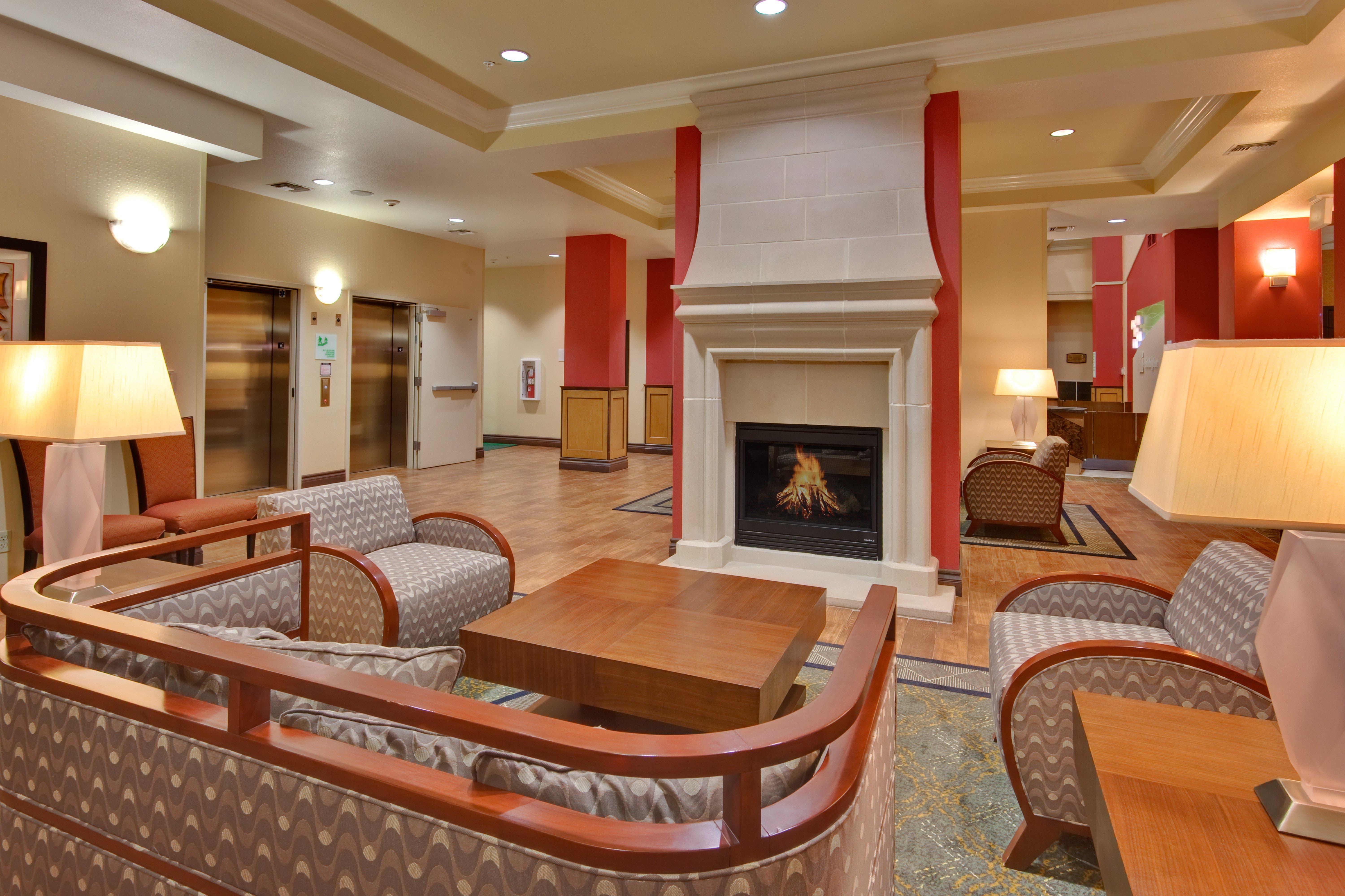 Holiday Inn & Suites Bakersfield, An Ihg Hotel Интериор снимка
